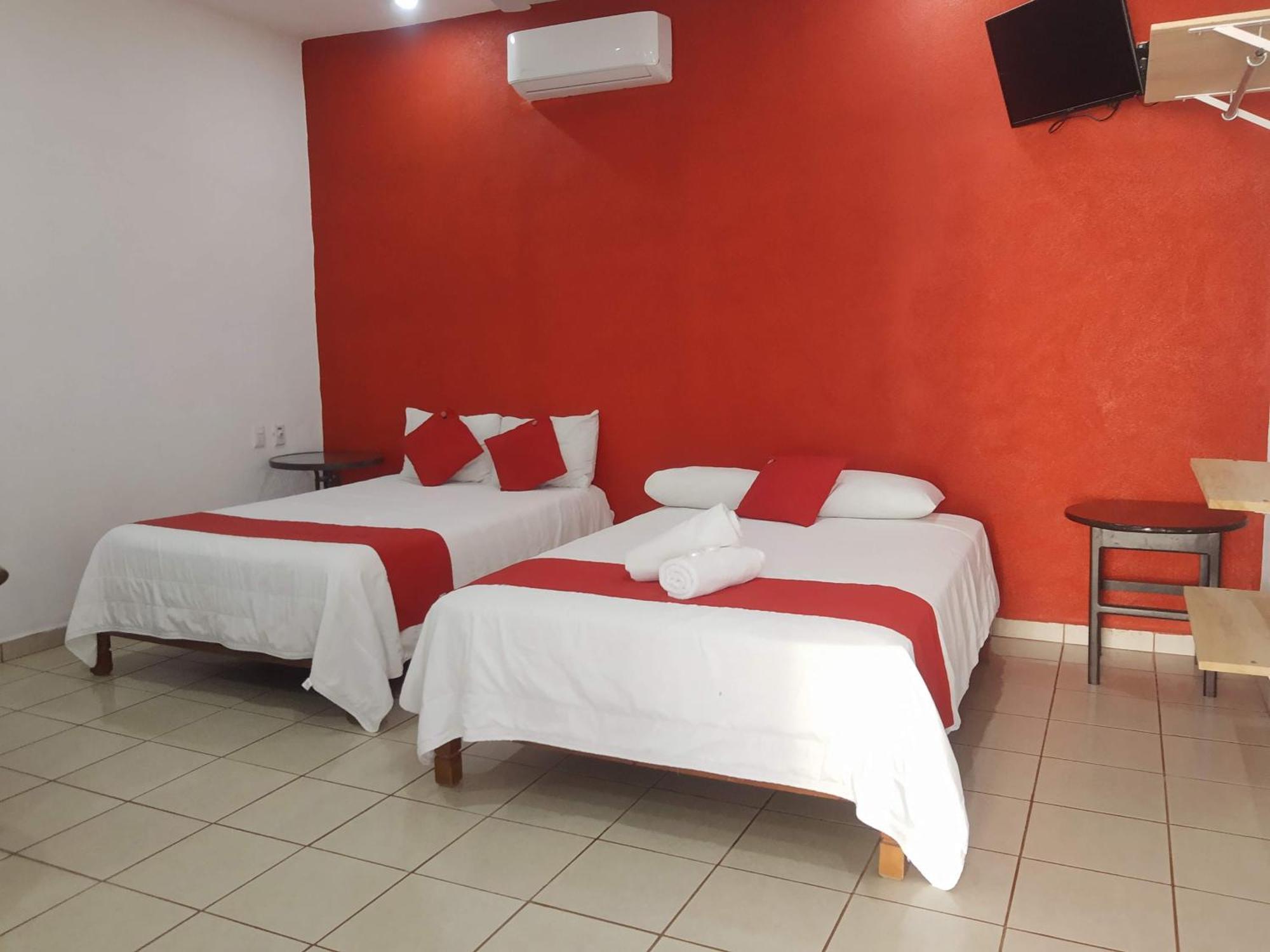Hotel Y Bungalows Bugambilias سان باتريسيو ميلاكي المظهر الخارجي الصورة